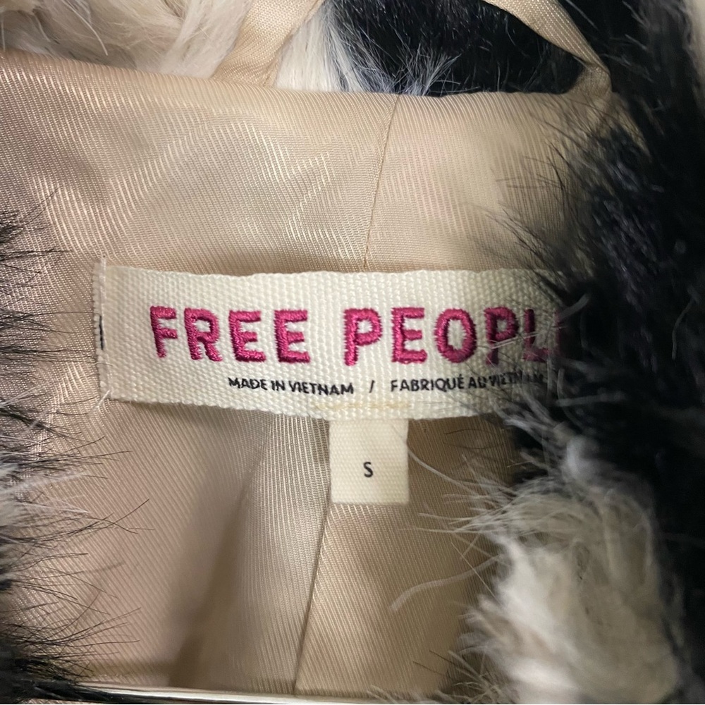 Free People Jade Spotted Faux Fur‎ Coat Small Cream Black Shaggy NWOT - Picture 4 of 8